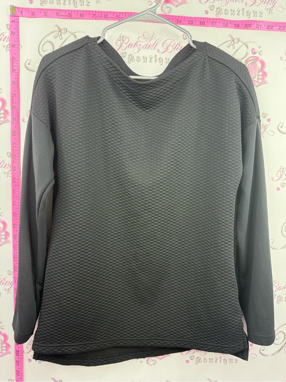 MEC sweater pull over diamond quilt Women's Black Quilted Scoop Neck Sweater